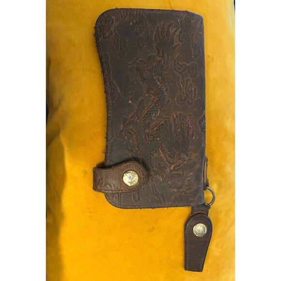 Genuine Leather Embossed Dragon Wallet Billfold with strap clips to belt - Picture 6 of 7